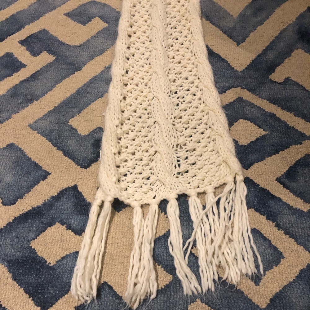 Anthropologie super long 🧣 scarf! 7’3”. Perfect!!